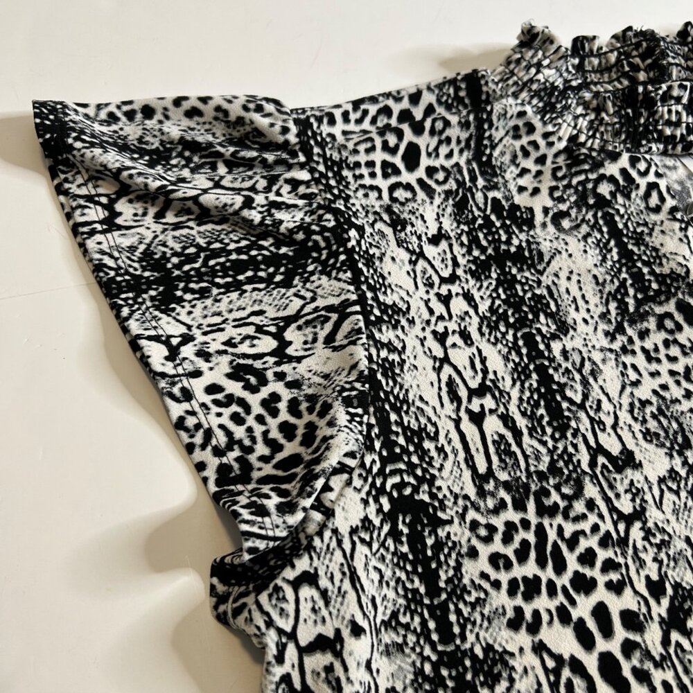 NY Women Collection Black and White Animal Print Front Keyhole 1X Blouse - Picture 8 of 13